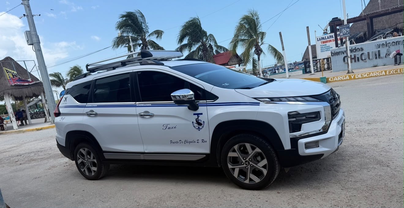 Van de transporte turístico privado Holbox Turístico para 4 a 5 pasajeros